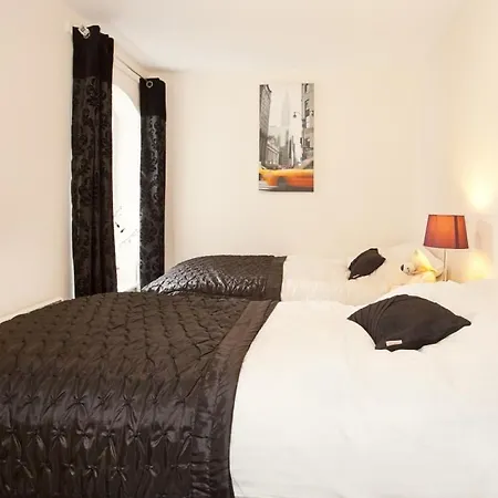 River View 2 Bed 2 Bath On The River With Free Parking Nyaraló