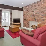 River View 2 Bed 2 Bath On The River With Free Parking *