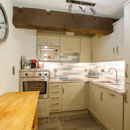 River View 2 Bed 2 Bath On The River With Free Parking *