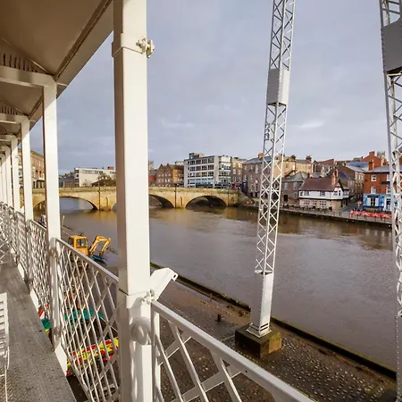 Casa de Férias River View 2 Bed 2 Bath On The River With Free Parking York